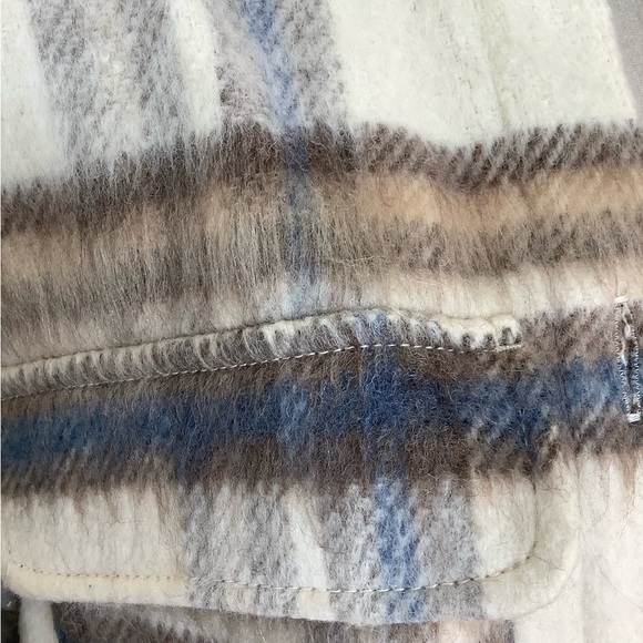 🤎 Plaid H&M Shacket 🤎 - Picture 9 of 11